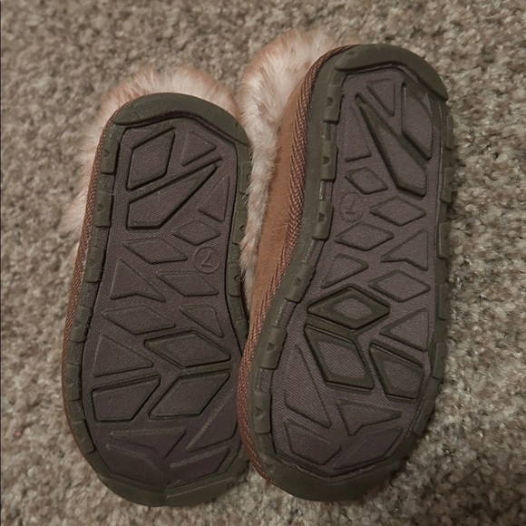 Cozy Brown and Cream Fur Slippers - Picture 2 of 4
